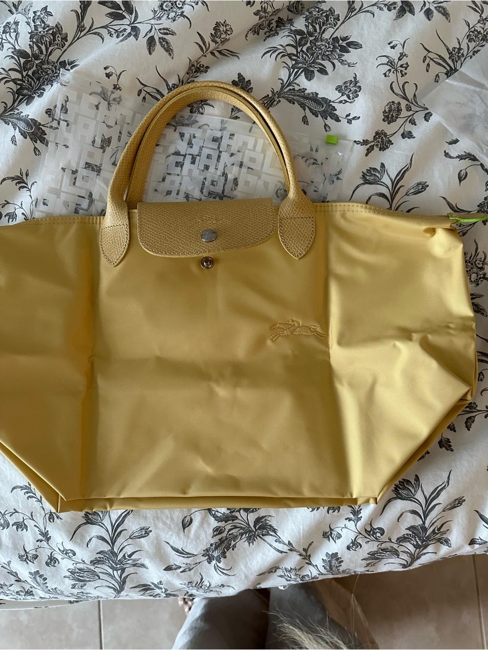 Longchamp Medium With Short Handles New - Picture 6 of 8
